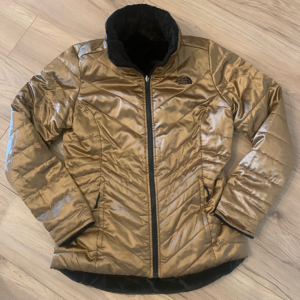 Like New! Women’s Reversible North Face size Small